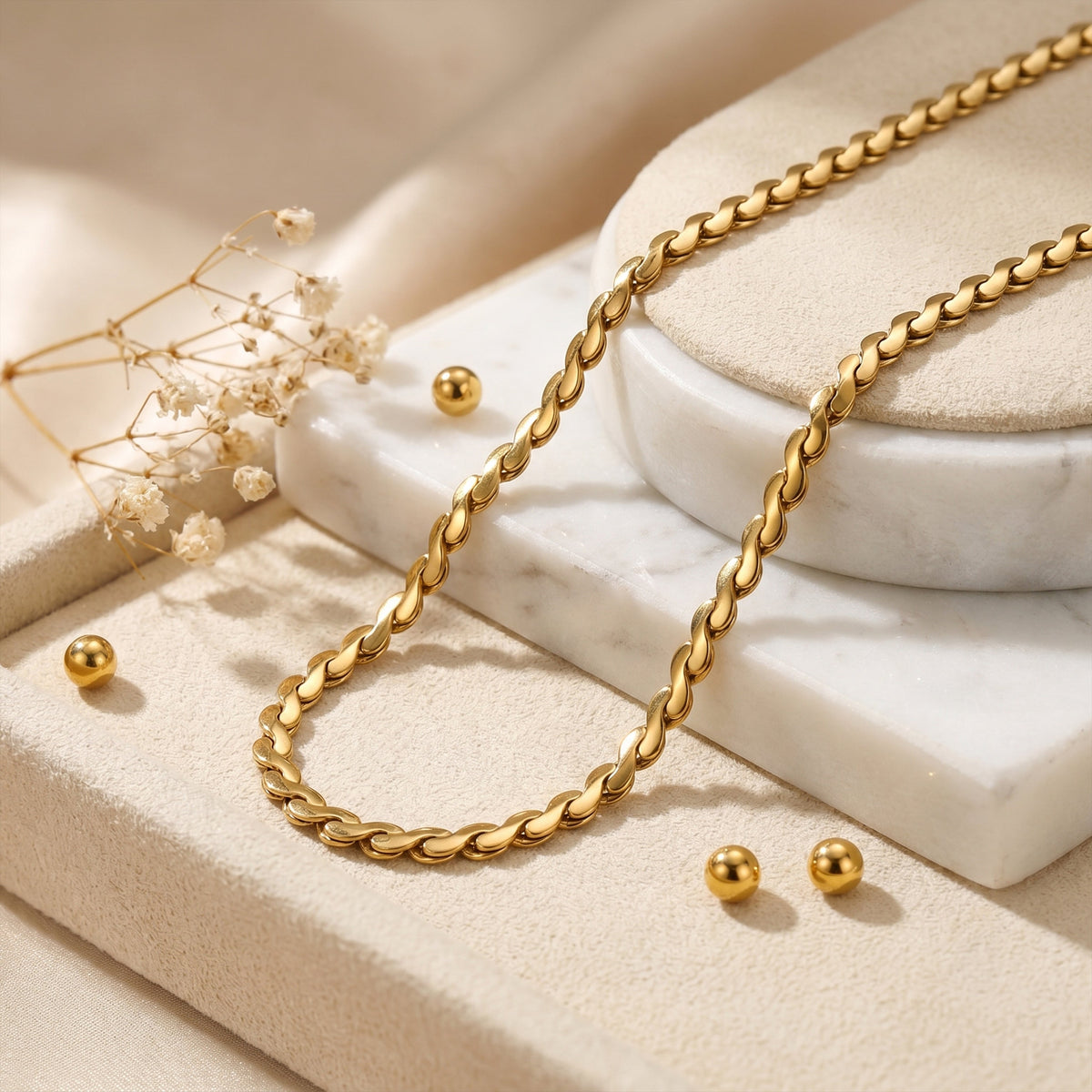 Sovereign Link Chain jewellery product view 3