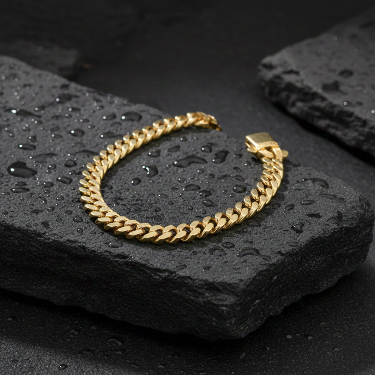 Royal Cuban Link Gold Bracelet jewellery product view 1