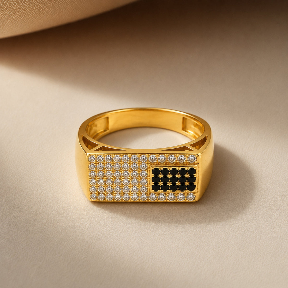 Noir Crest Ring jewellery product view 3