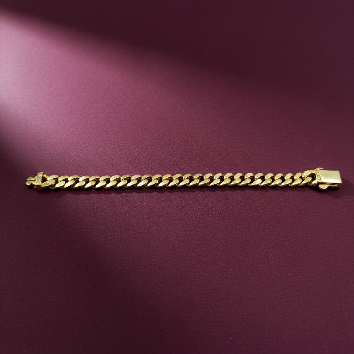 Royal Cuban Link Gold Bracelet jewellery product view 2