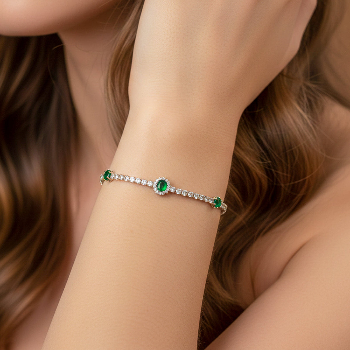 Zenvy Emerald Luxe Chain Bracelet jewellery product view 3