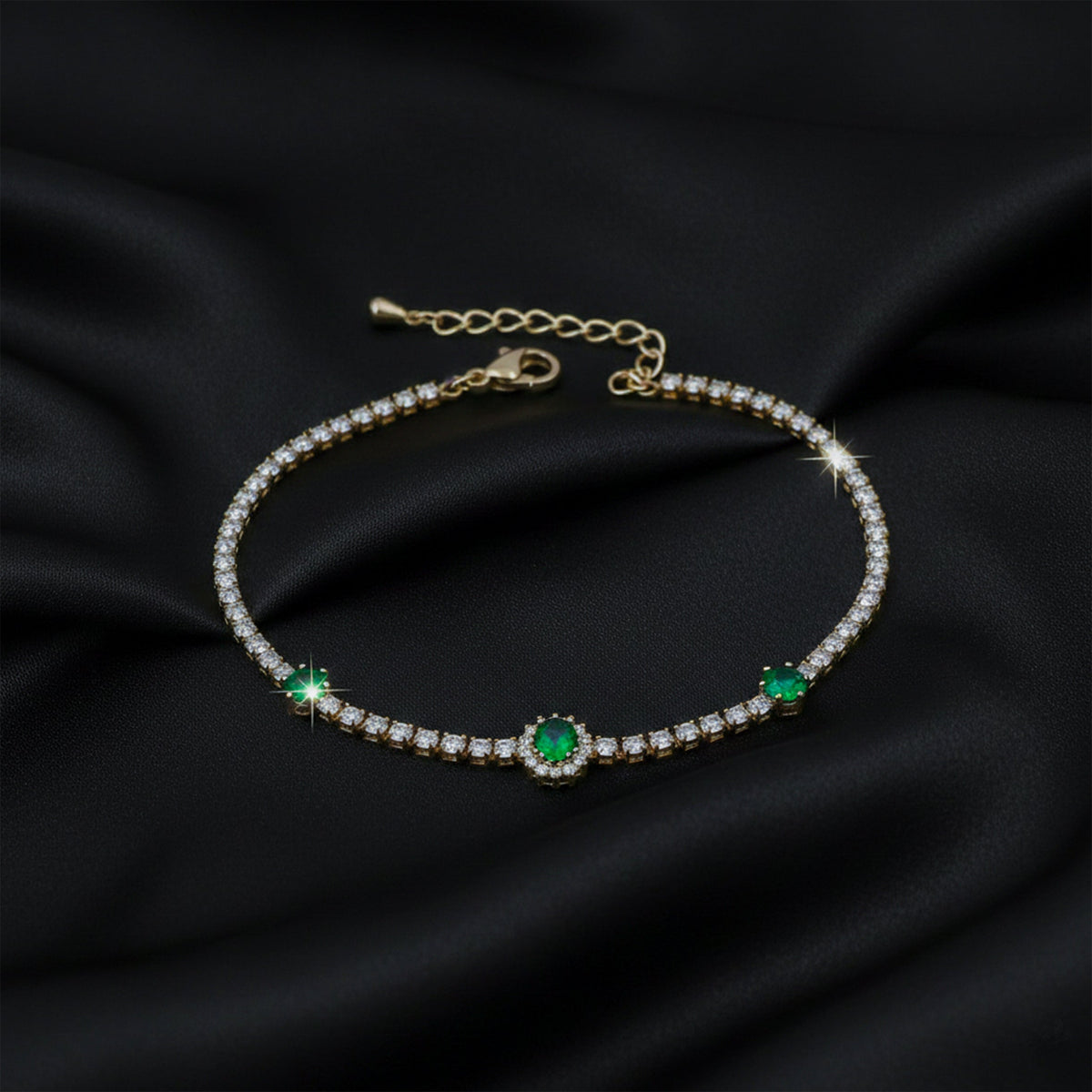 Zenvy Emerald Luxe Chain Bracelet jewellery product view 4